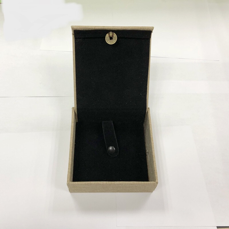 Hộp gấm đựng vòng tay trang sức