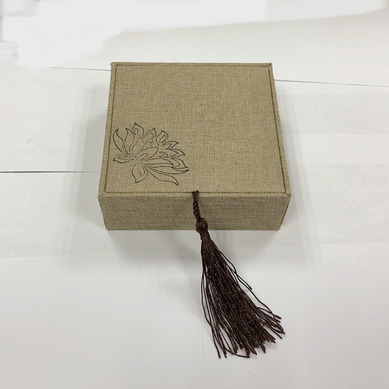 Hộp gấm đựng vòng tay trang sức