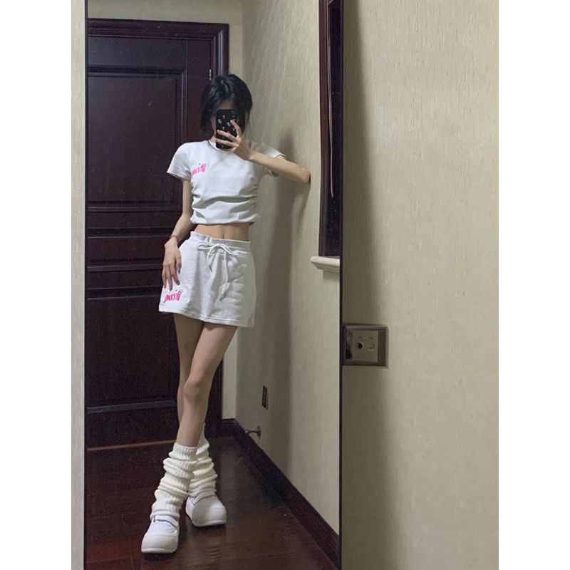 Set áo croptop cộc tay rút sườn và chân váy nỉ