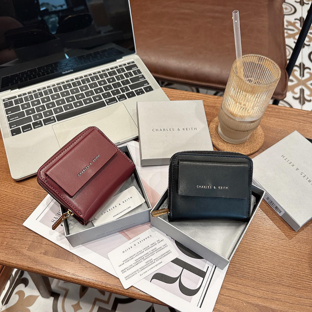 👉 Ví Vuông CNK Xuất Dư 1:1 Fullbox Sẵn 2 Màu Đỏ+Đen Siêu Đẹp