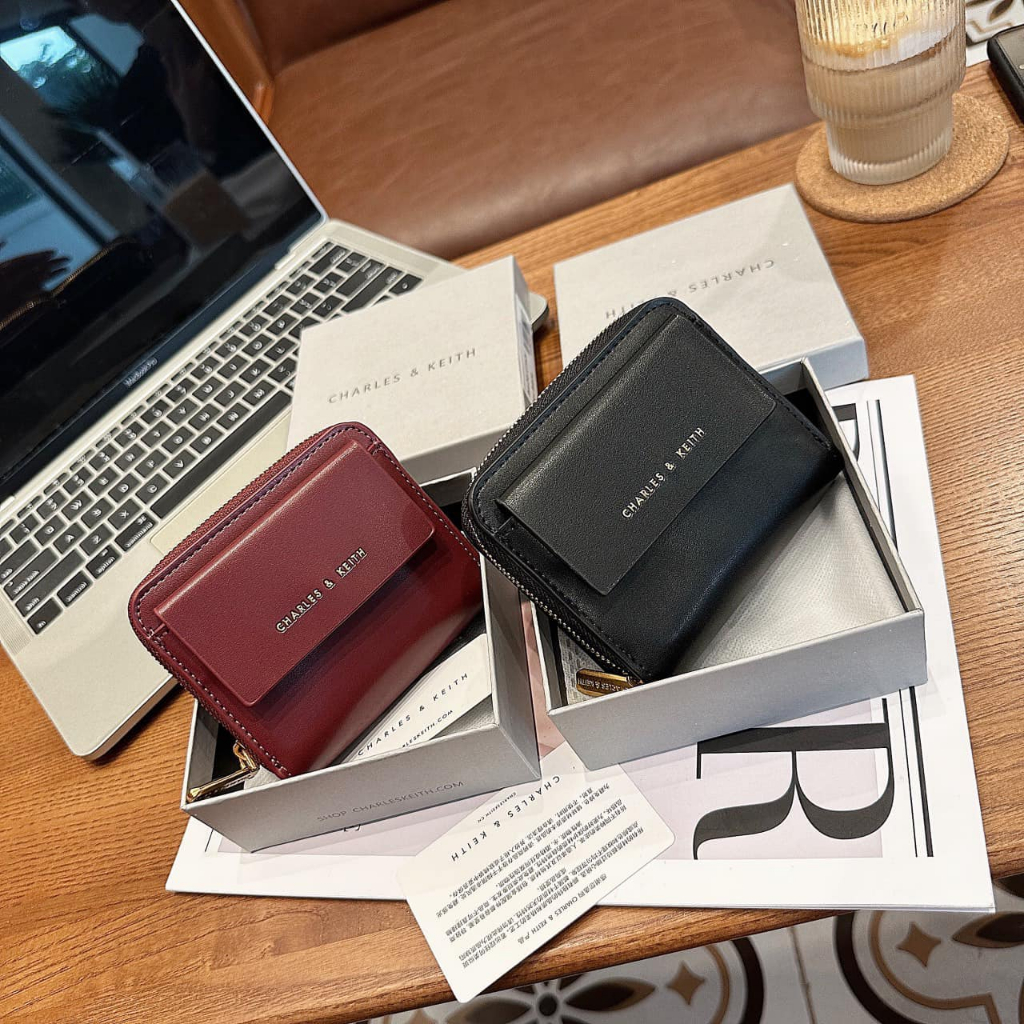 👉 Ví Vuông CNK Xuất Dư 1:1 Fullbox Sẵn 2 Màu Đỏ+Đen Siêu Đẹp