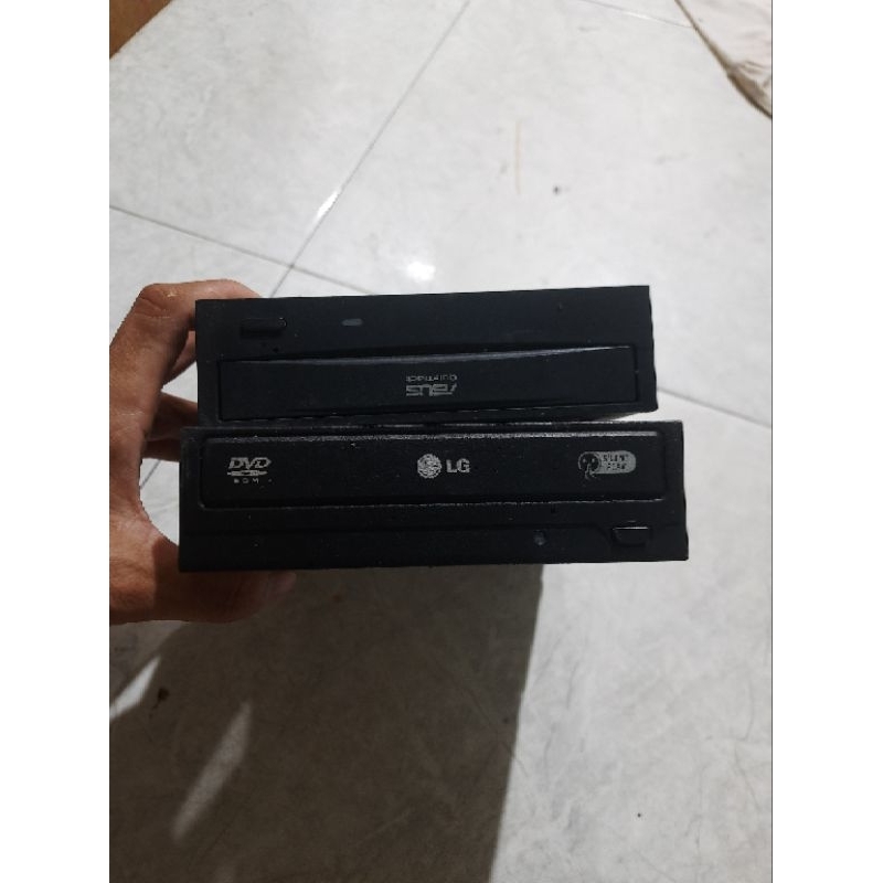 Ở đĩa dvd máy bàn