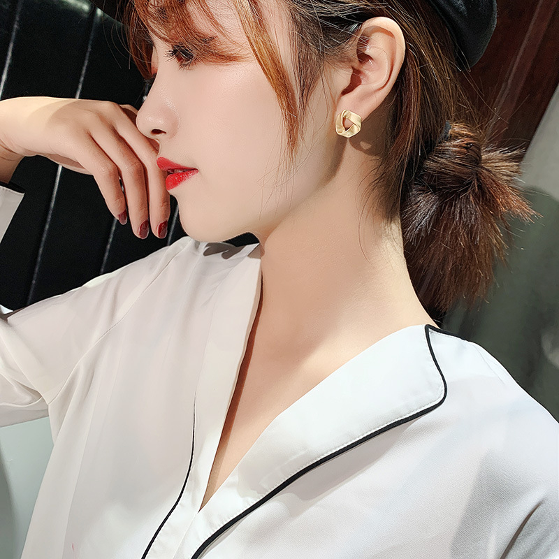 Khuyên Tai Bông Tai TiTan Mạ Vàng Phong Cách Hàn Quốc Vintage
