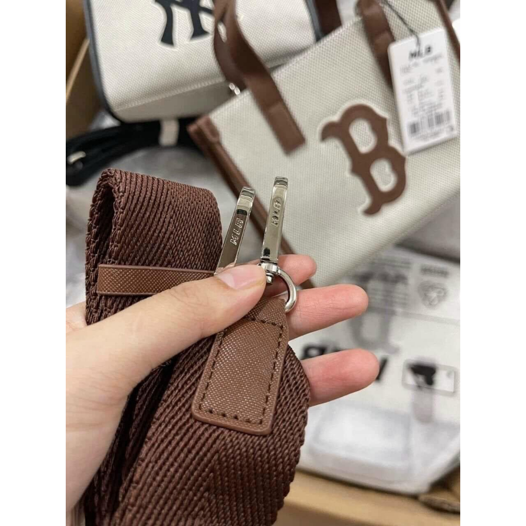 Túi Tote MLB Canvas Nâu 2 Quai Xách Mẫu Mới Nhà MLB size 23cm