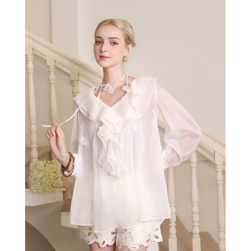 Áo Voan Tay Bồng Cổ Bèo Cùng Quần Short Cut Out Hoa Lypstudio