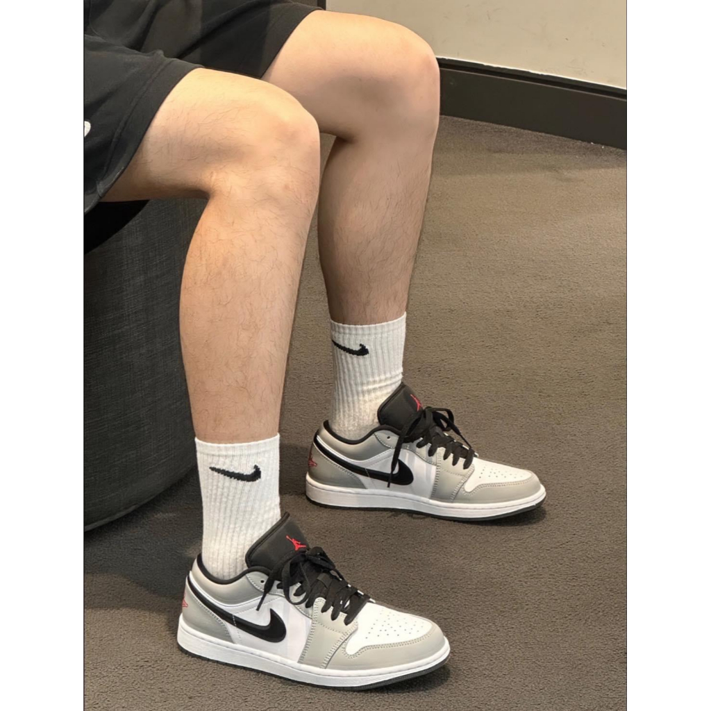 Giày Nike Jordan 1 Low Smoke Grey V2 Chính Hãng 🔴SIMPLE SNEAKER🔴Jordan 1 Smoke Grey V2 2023 Màu Xám Giày Thể Thao Nam Nữ