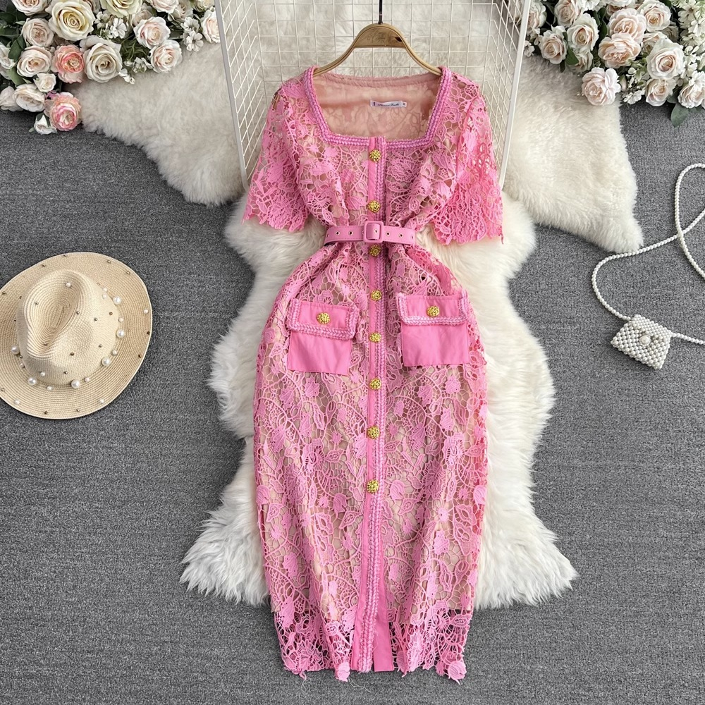 Đầm tay dài cổ vuông dáng ôm ren hồng có lót trong kèm thắt lưng