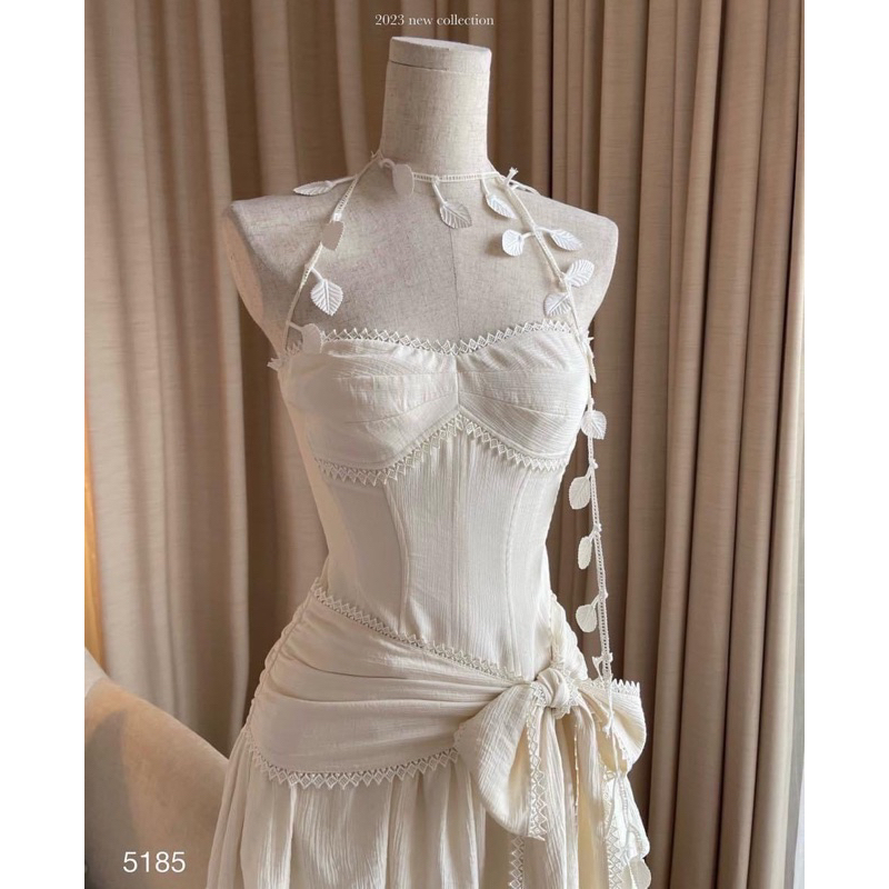 Đầm quây nơ eo trắng kem cột dây cổ