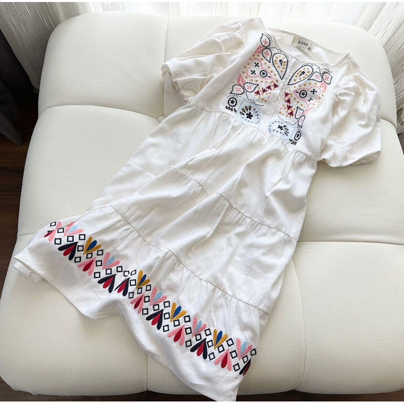 Đầm linen thêu dáng babydoll. Hình cận vải shop chụp thật