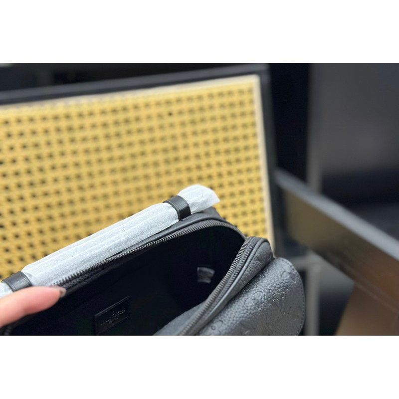 Túi đeo chéo nam LV S lock messenger 22cm fullbox nam châm