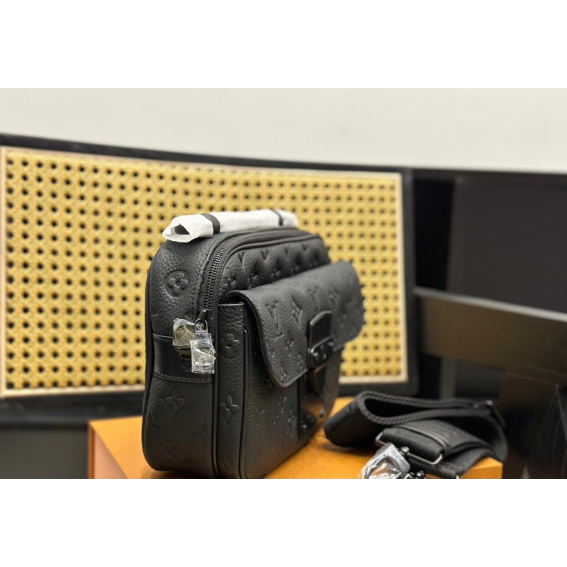 Túi đeo chéo nam LV S lock messenger 22cm fullbox nam châm