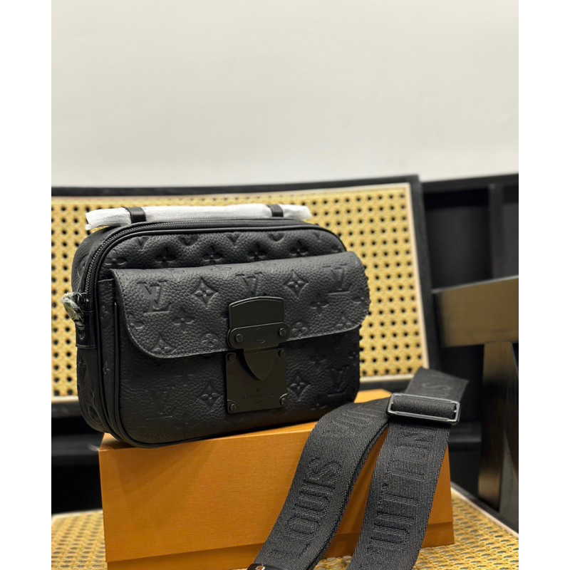 Túi đeo chéo nam LV S lock messenger 22cm fullbox nam châm