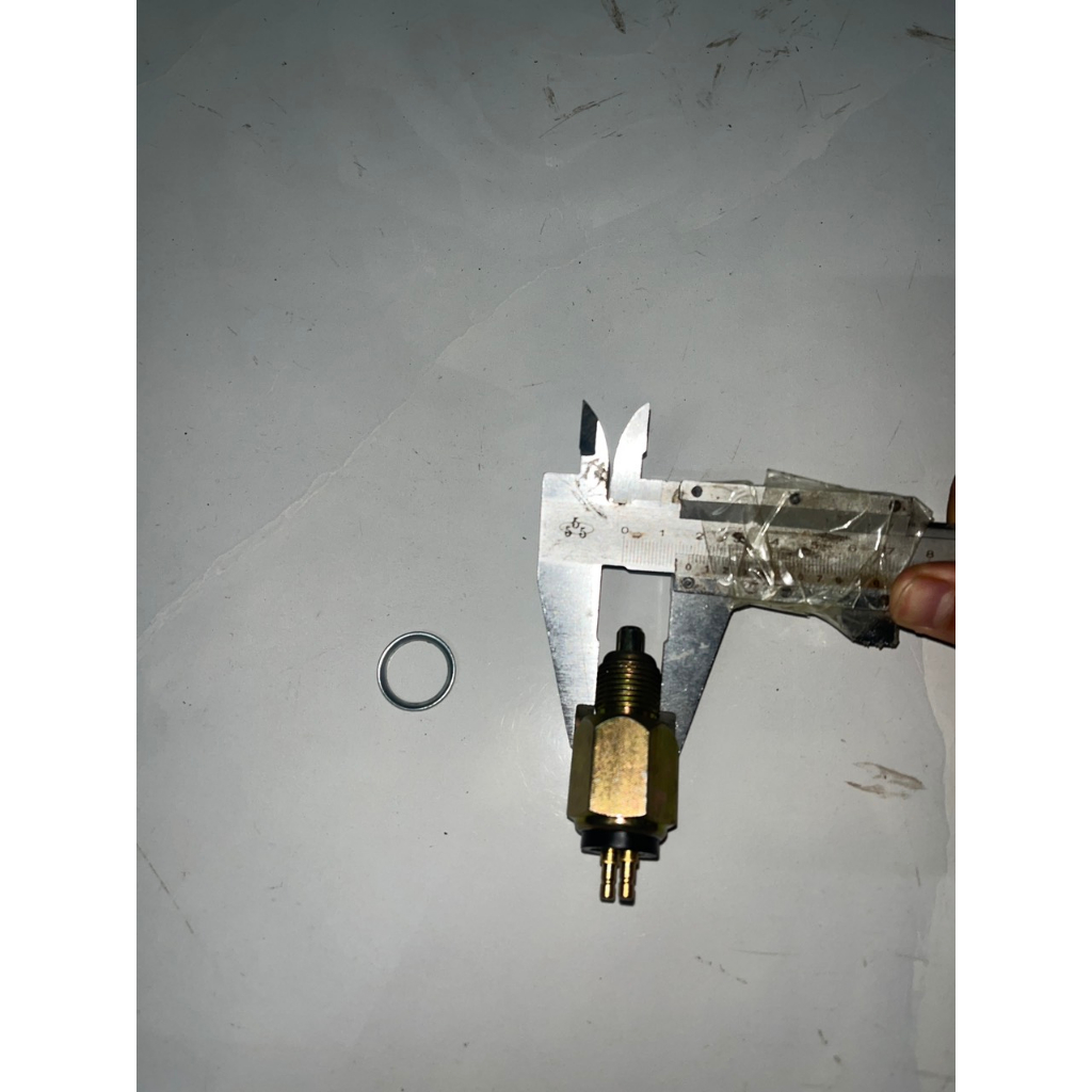 Núm báo lùi ô tô xuôi ngược phi 18
