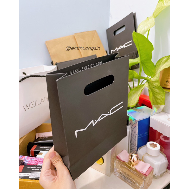 Túi giấy để tặng kèm takashimaya và Mac, sephora, Jo Malone, Estee, Boss