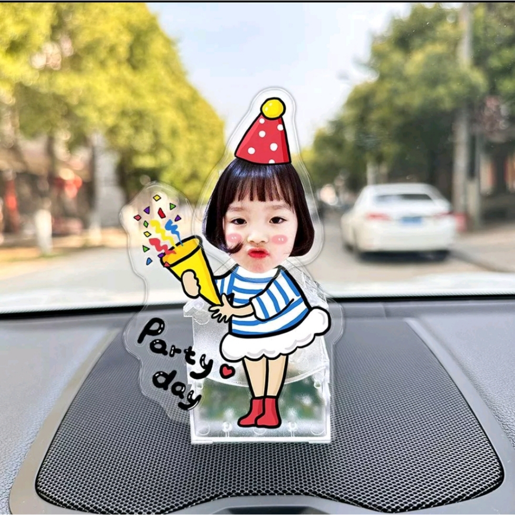 Mô hình standee lắc đầu in theo yêu cầu, chạy bằng pin