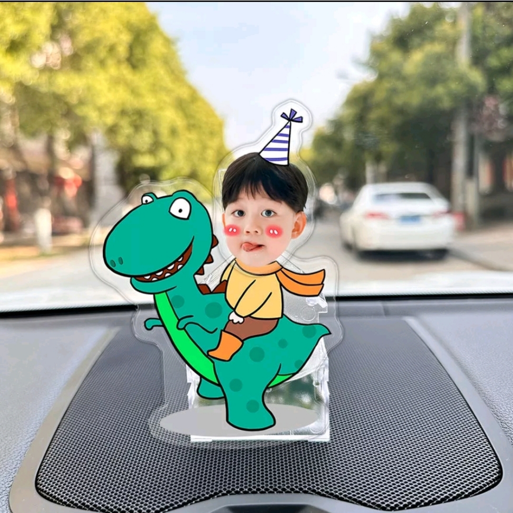 Mô hình standee lắc đầu in theo yêu cầu, chạy bằng pin