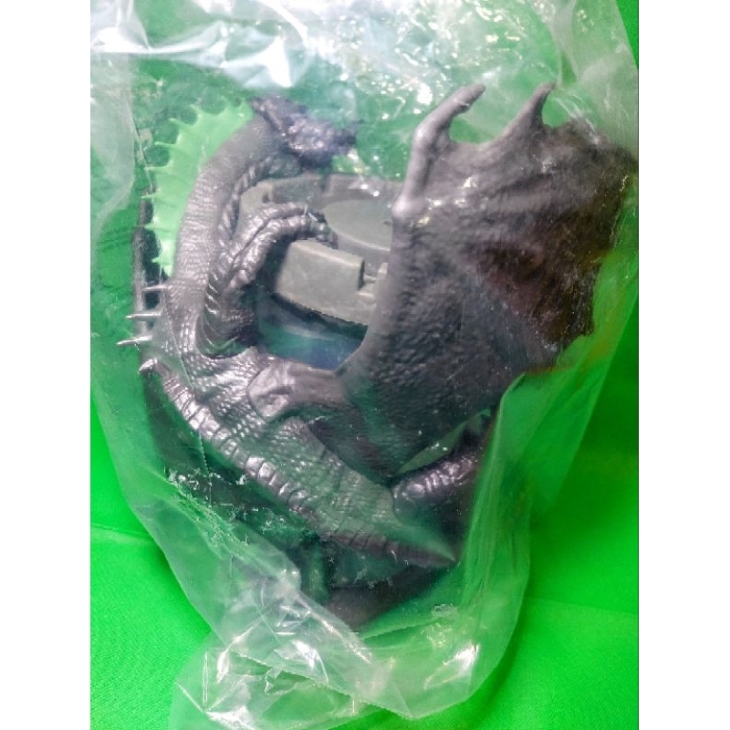 Ly nhựa rồng theo phim Dungeons and Dragons còn nguyên bọc, kích thước so với lon Pepsi 330ml