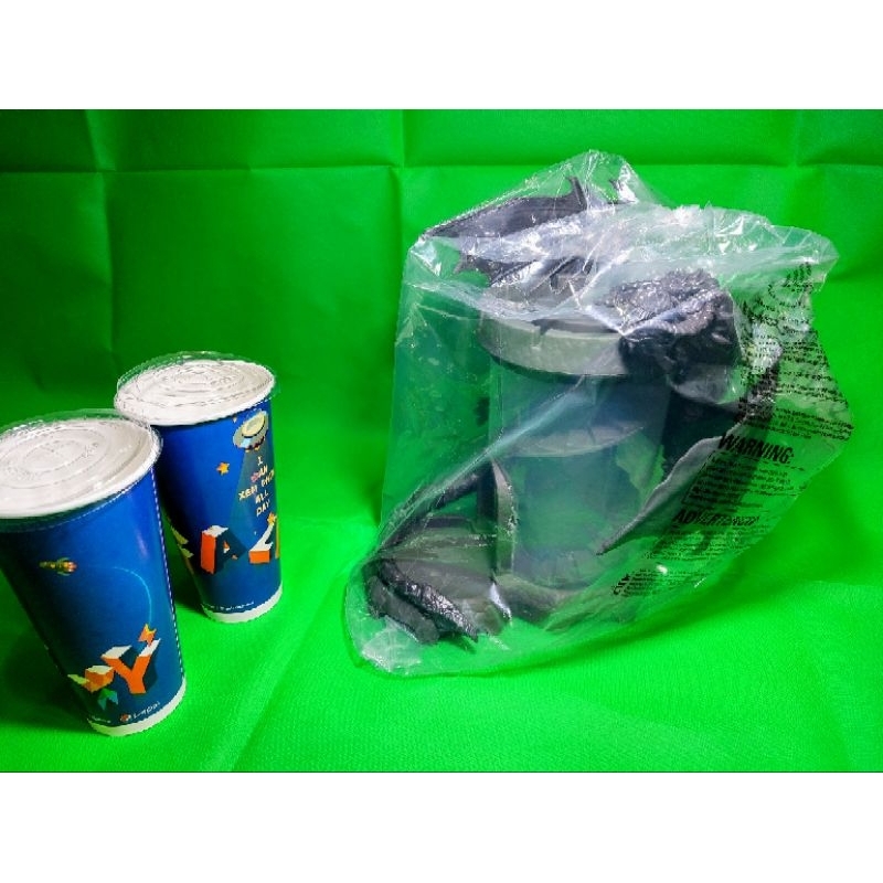 Ly nhựa rồng theo phim Dungeons and Dragons còn nguyên bọc, kích thước so với lon Pepsi 330ml