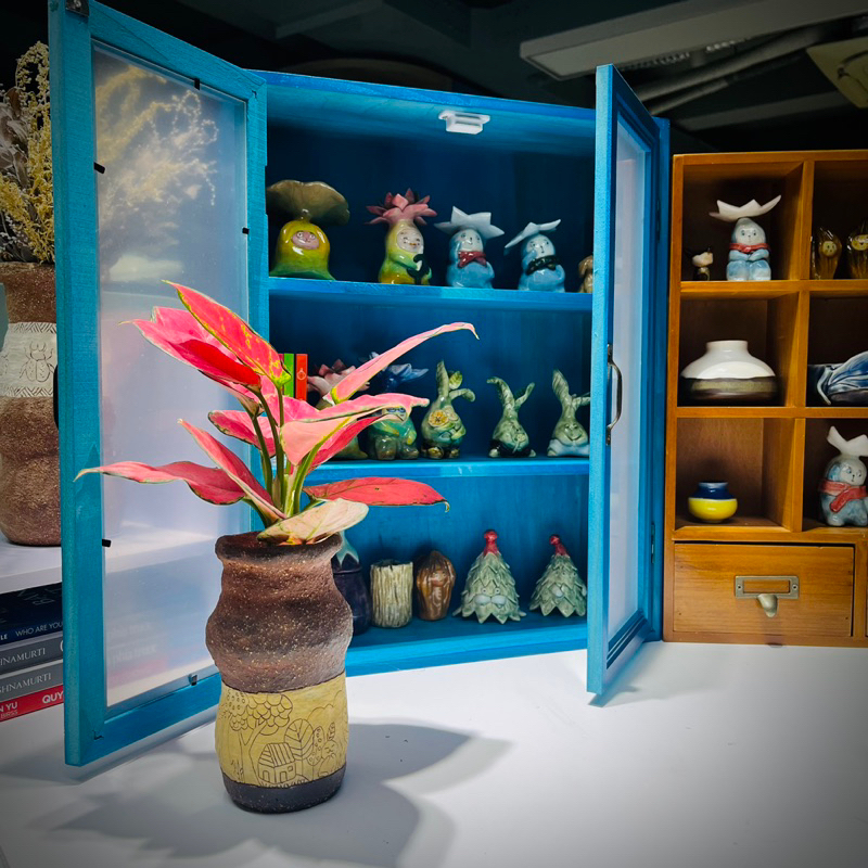 Tủ gỗ tự nhiên phong cách vintage, retro, đựng ly cốc, tượng, nước hoa, mỹ phẩm