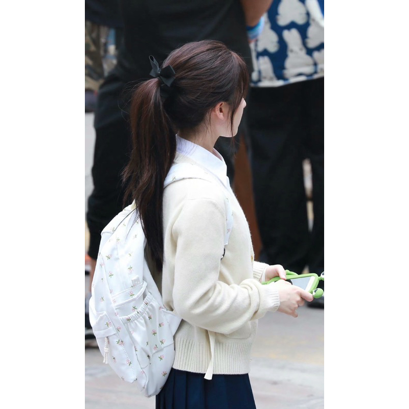 Áo len Triệu Lộ Tư/ Tang Trĩ/ Zhao Lusi Sangzhi