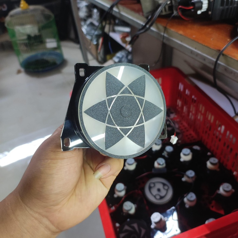 Mặt xoay sharingan độ lé đèn bi cầu