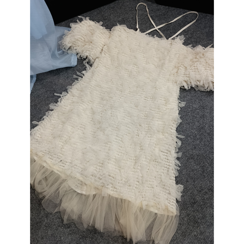 VÁY REN TIỂU THƯ SIÊU XINH DÂY ĐAN TAY RƠI DNGS SUÔNG