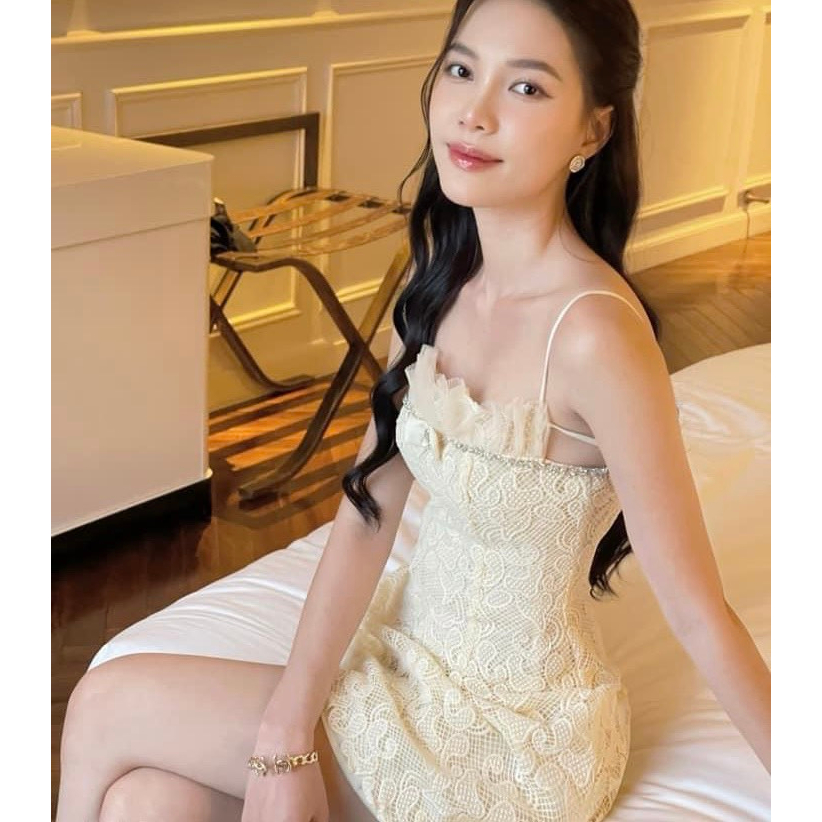 Váy hai dây ren phối bèo đính đá dáng ngắn sang chảnh tiểu thư