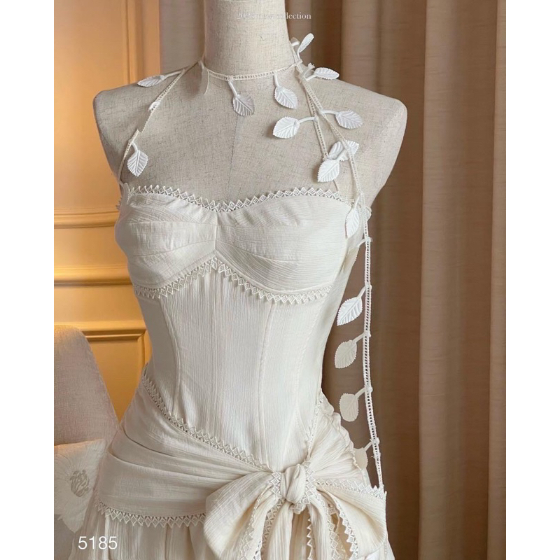 Đầm quây nơ eo trắng kem cột dây cổ