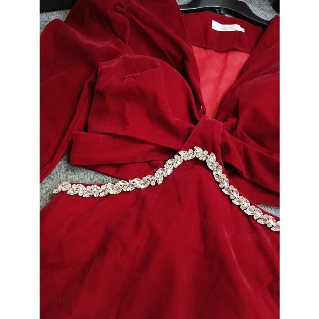 ĐẦM TAY DÀI NHUNG CUTOUT EO XẺ NGỰC SANG CHẢNH