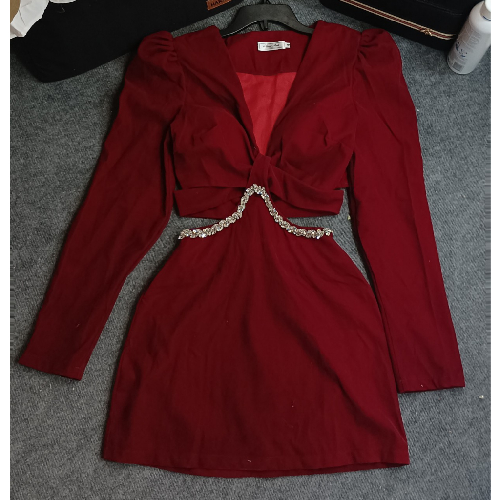ĐẦM TAY DÀI NHUNG CUTOUT EO XẺ NGỰC SANG CHẢNH