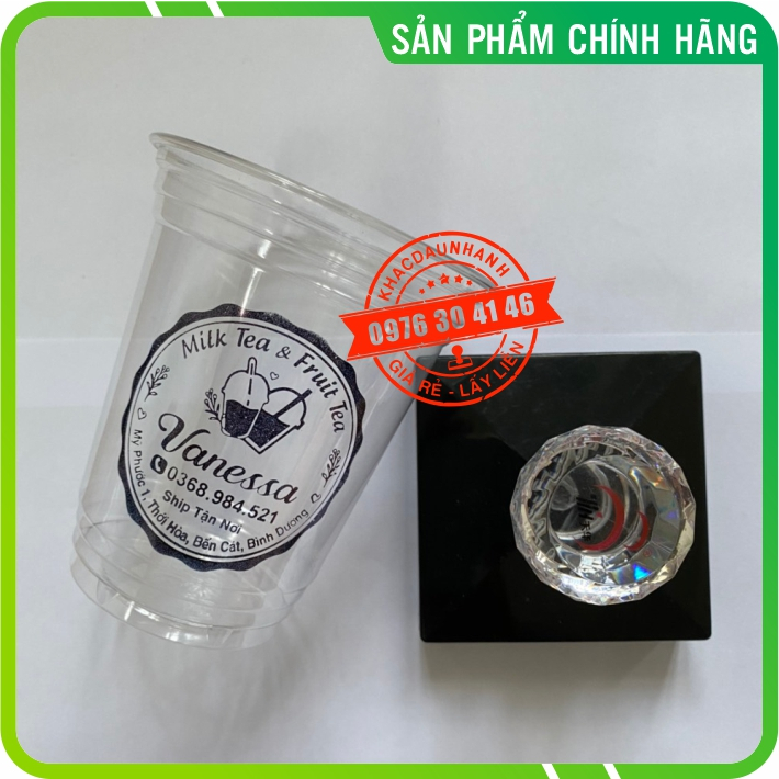Con dấu in trên mội chất liệu, sử dụng in ly cafe, ly trà sữa mực bám tốt không trôi khi gặp nước