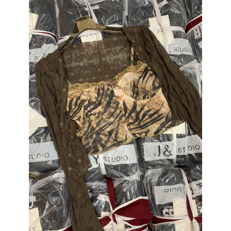 Set Áo Lưới cdg mỏng tay dài + Áo hai dây hoạ tiết hàng QC có sẵn