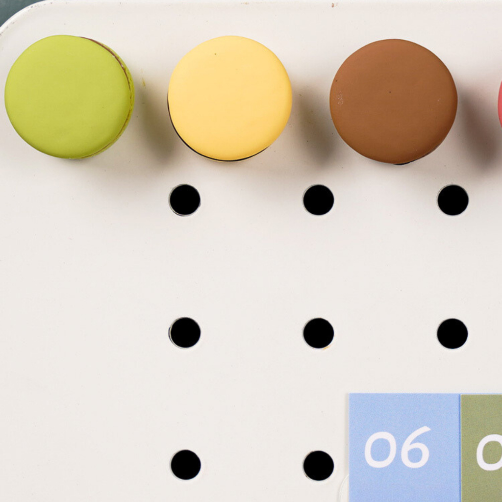 Bánh macaron Dola Home trang trí có đính nam châm đính tài liệu, voucher, thẻ cào . Phụ kiện bảng Pegboard kim loại