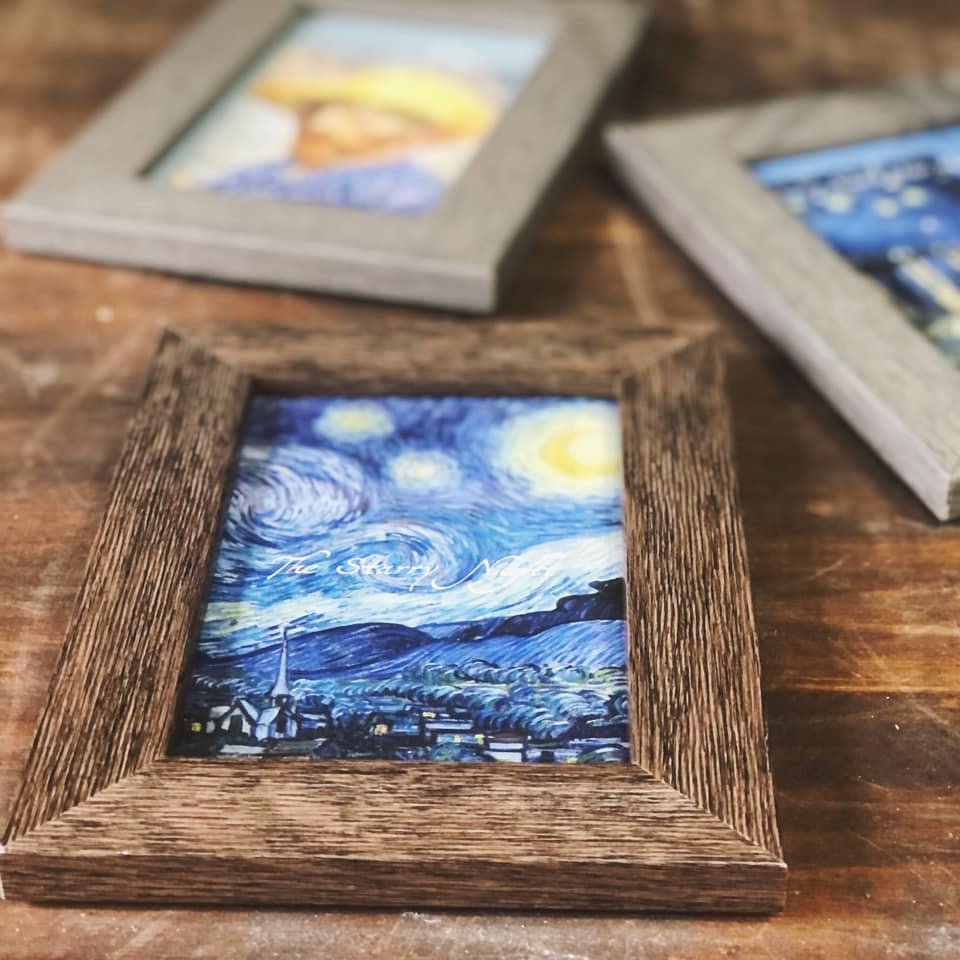 Khung tranh giả gỗ gân nâu 10x15cm có kiếng | Tặng kèm tranh