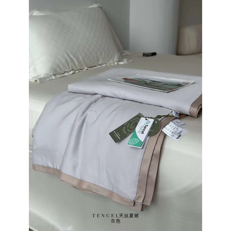 Chăn lụa tencel trần bông mỏng Vải lụa tencel kết hợp với lớp bông microfiber tạo cảm giác mềm mại , thoáng mát