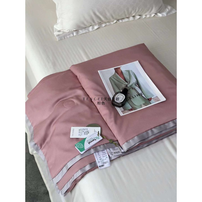 Chăn lụa tencel trần bông mỏng Vải lụa tencel kết hợp với lớp bông microfiber tạo cảm giác mềm mại , thoáng mát