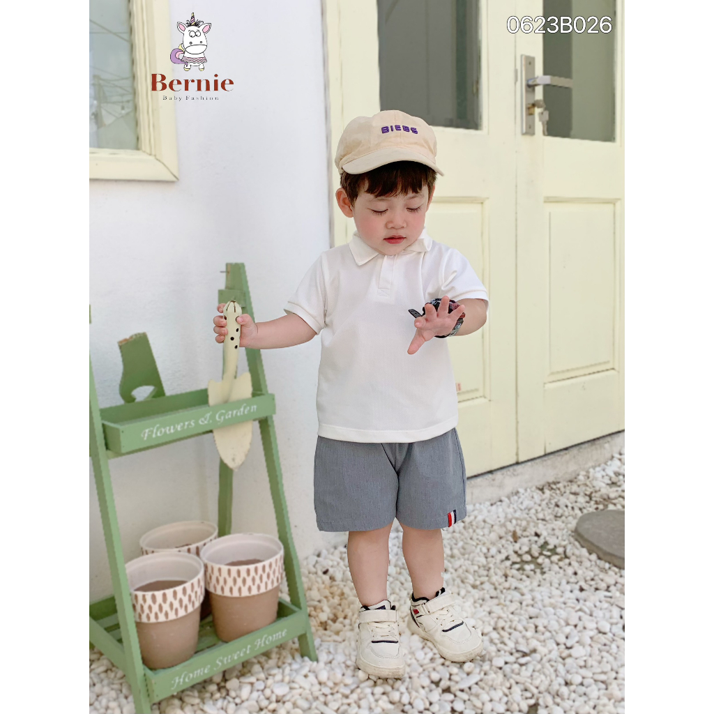 Bộ polo trắng cộc tay phối quần kaki viền kẻ Bernie cho bé