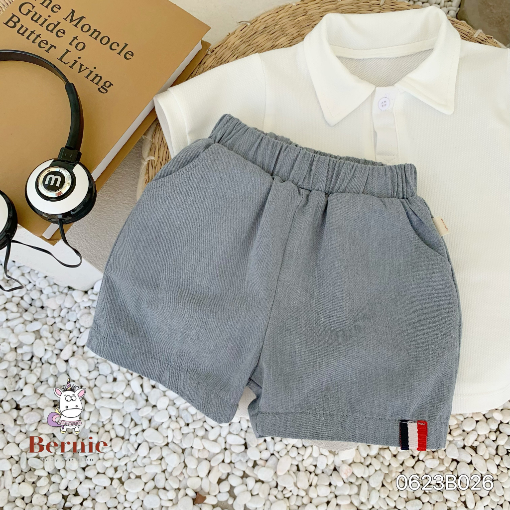 Bộ polo trắng cộc tay phối quần kaki viền kẻ Bernie cho bé