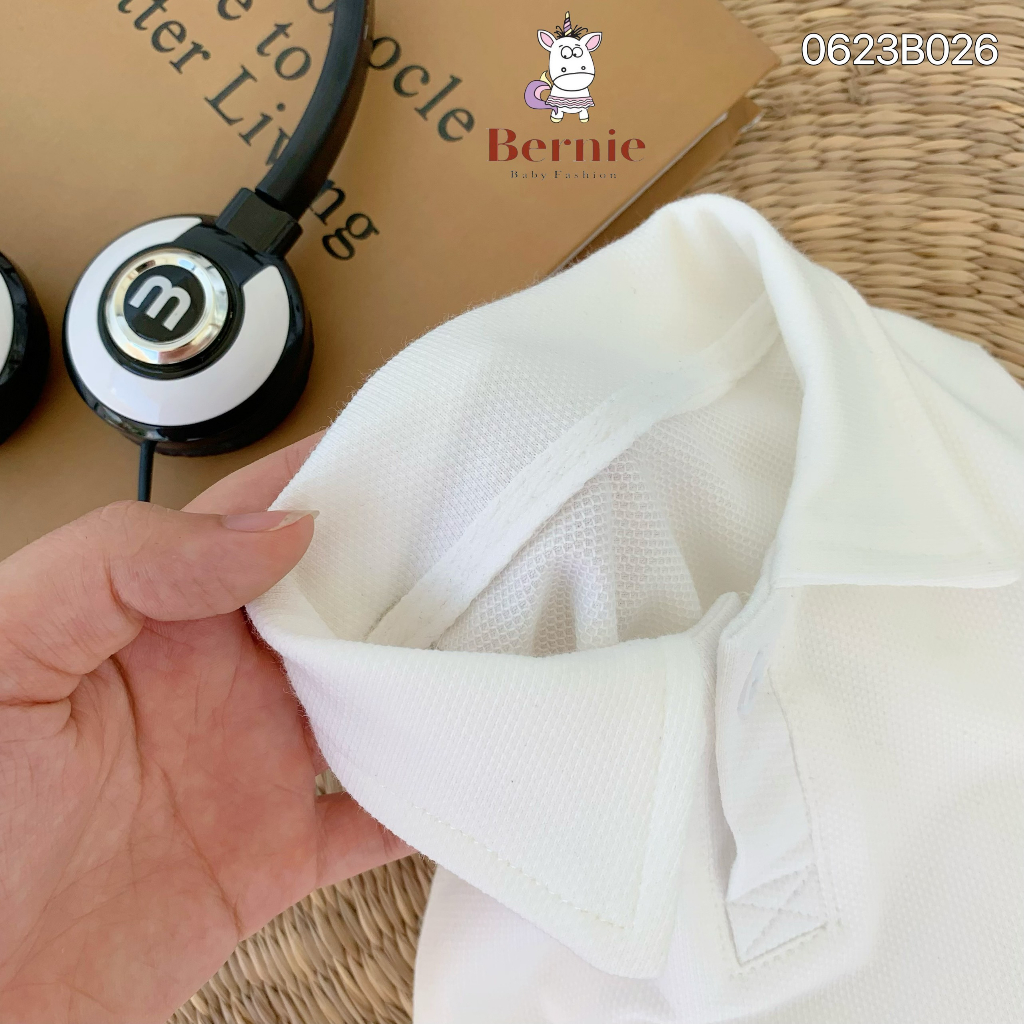 Bộ polo trắng cộc tay phối quần kaki viền kẻ Bernie cho bé
