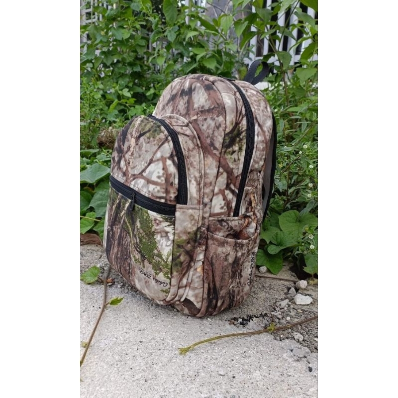 1 chiếc balo 30 * 40 cho anh em đi rừng