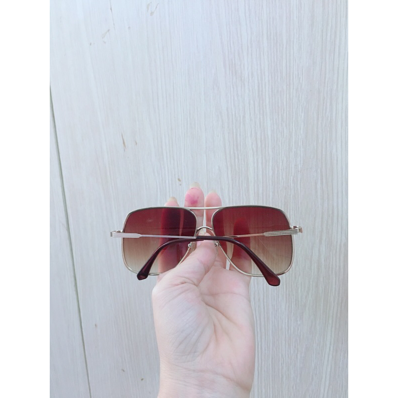 Kính nữ si Th áii