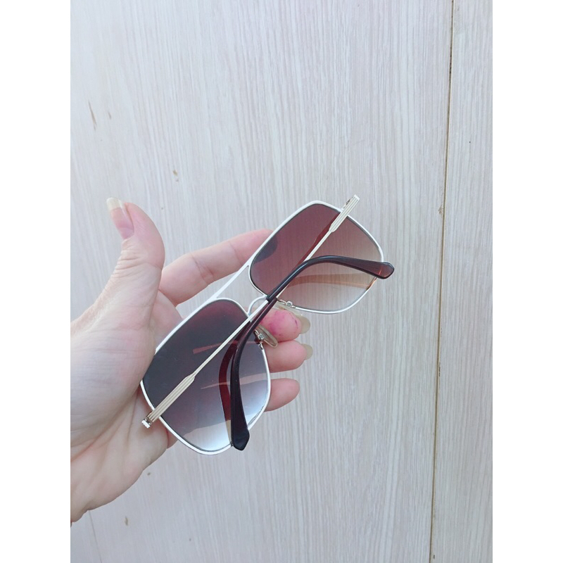 Kính nữ si Th áii