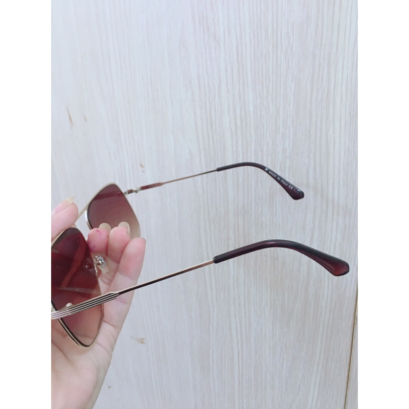 Kính nữ si Th áii