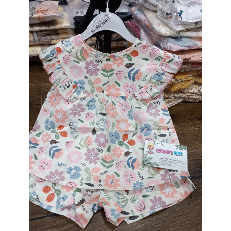 Bộ bé gái cổ tròn tay cánh tiên hoa nhí vải thô lụa cao cấp