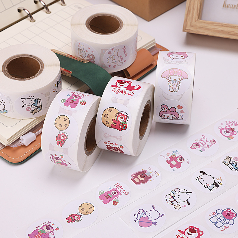 CUỘN STICKER GẤU DÂU, ỗi Cuộn 100 Sticker