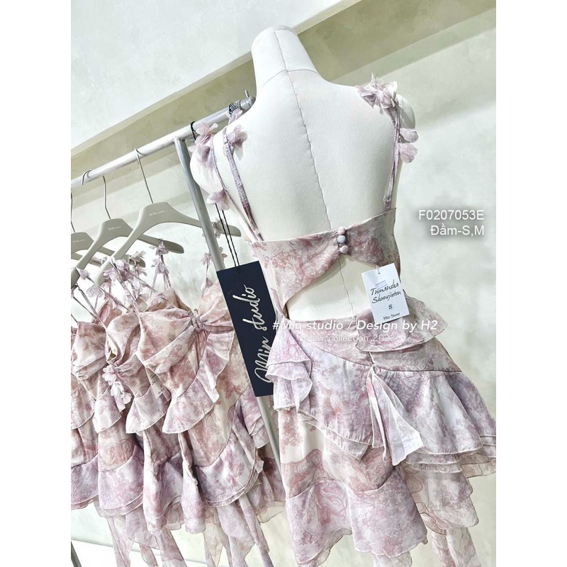 Đầm tơ dây họa tiết đính hoa tiểu thư phối bèo tà rũ dải bèo dài hở lưng cực xinh!