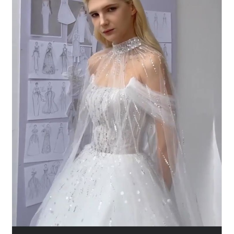 Choàng váy cưới lấp lánh