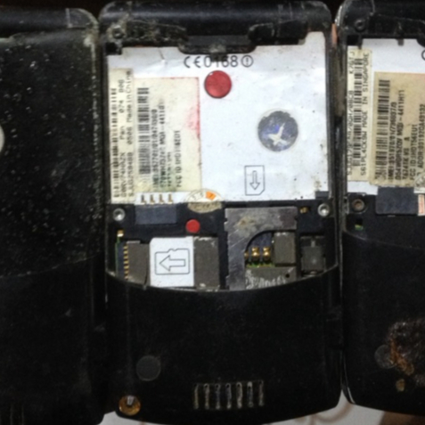 Xác xấu  MOTOROLA V3 không lên, máy không bin,có nắp