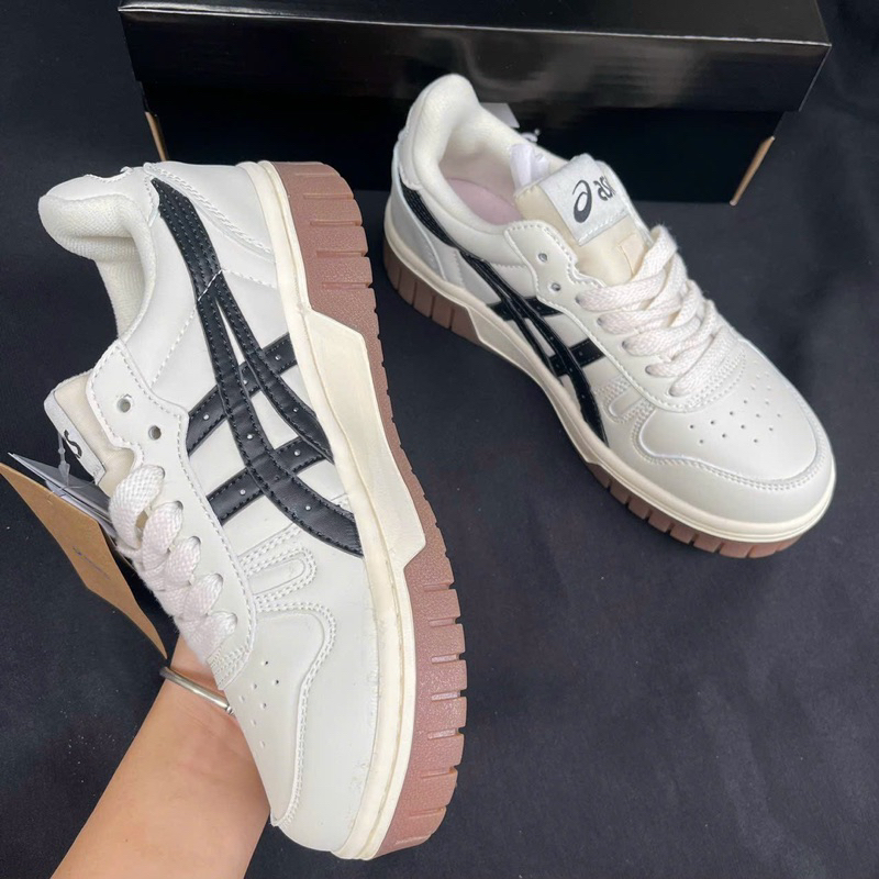 Giày asic kem đen đế nâu mẫu mới, Giày Asic court cream black gum, giày asic’s xám đen đế nâu