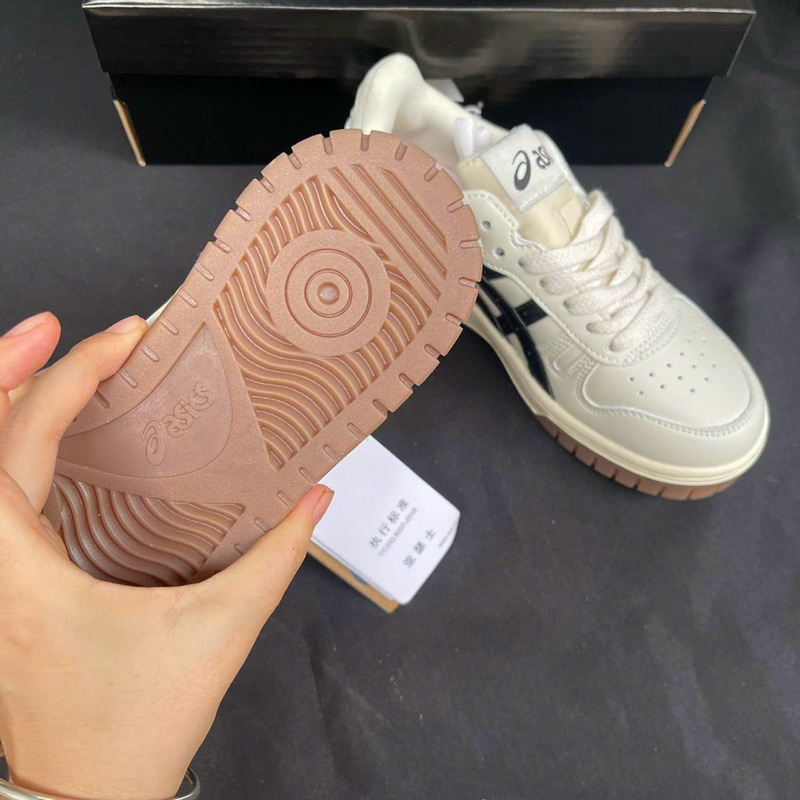 Giày asic kem đen đế nâu mẫu mới, Giày Asic court cream black gum, giày asic’s xám đen đế nâu